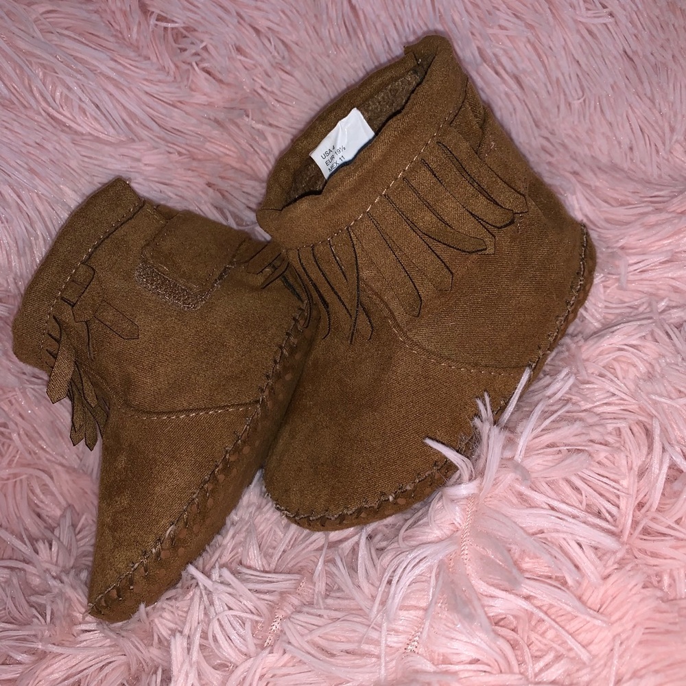 Baby girl moccasin boots